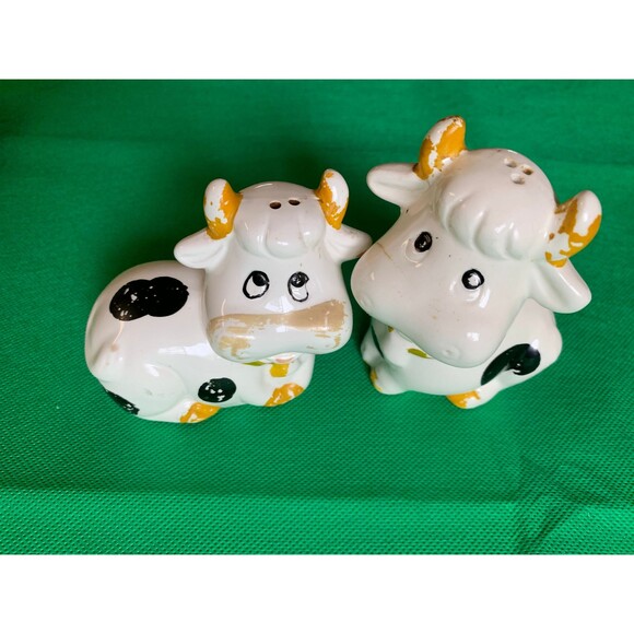 Vintage Salt n Pepper Shakers: Dairy Cows - - Picture 1 of 4